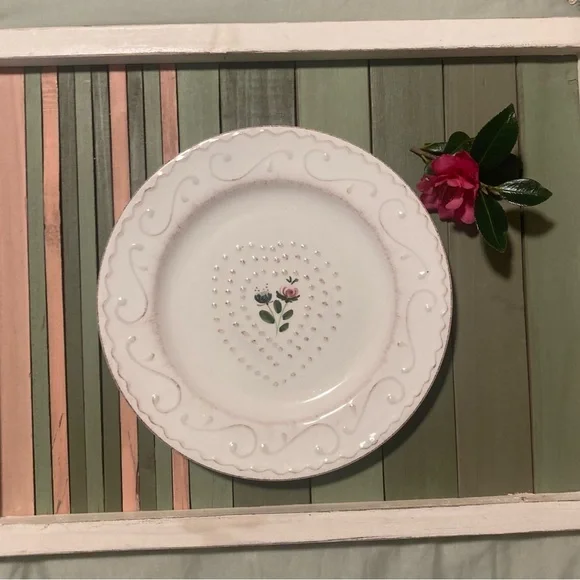 Vintage Ceramiche Toscane Hand-Painted Raised Heart Plate 9” - Picture 2 of 8